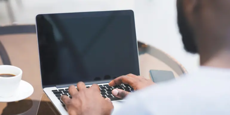 Laptop scherm blijft zwart